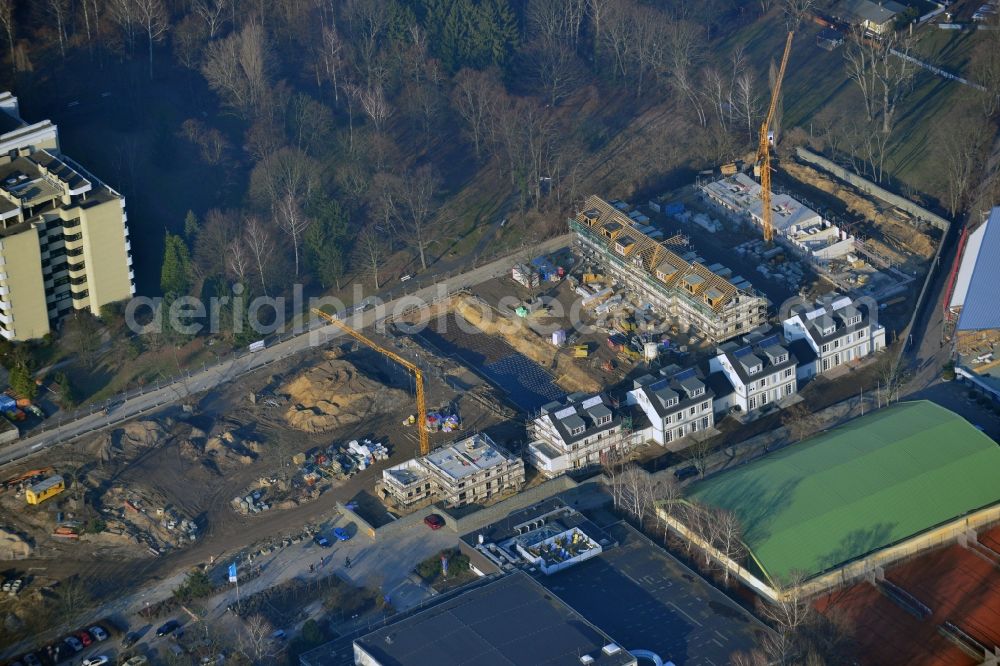 Aerial image Berlin - Construction site of the residential compound Leonorengaerten in the Lankwitz part of the district of Steglitz-Zehlendorf in Berlin. The site is located on Leonoren Street and will consist of semi-detached houses and single family units. The project is run by Interhomes AG. The sports facilities Leonorenstrasse and the ice rink Lankwitz are in close vicinity of the site