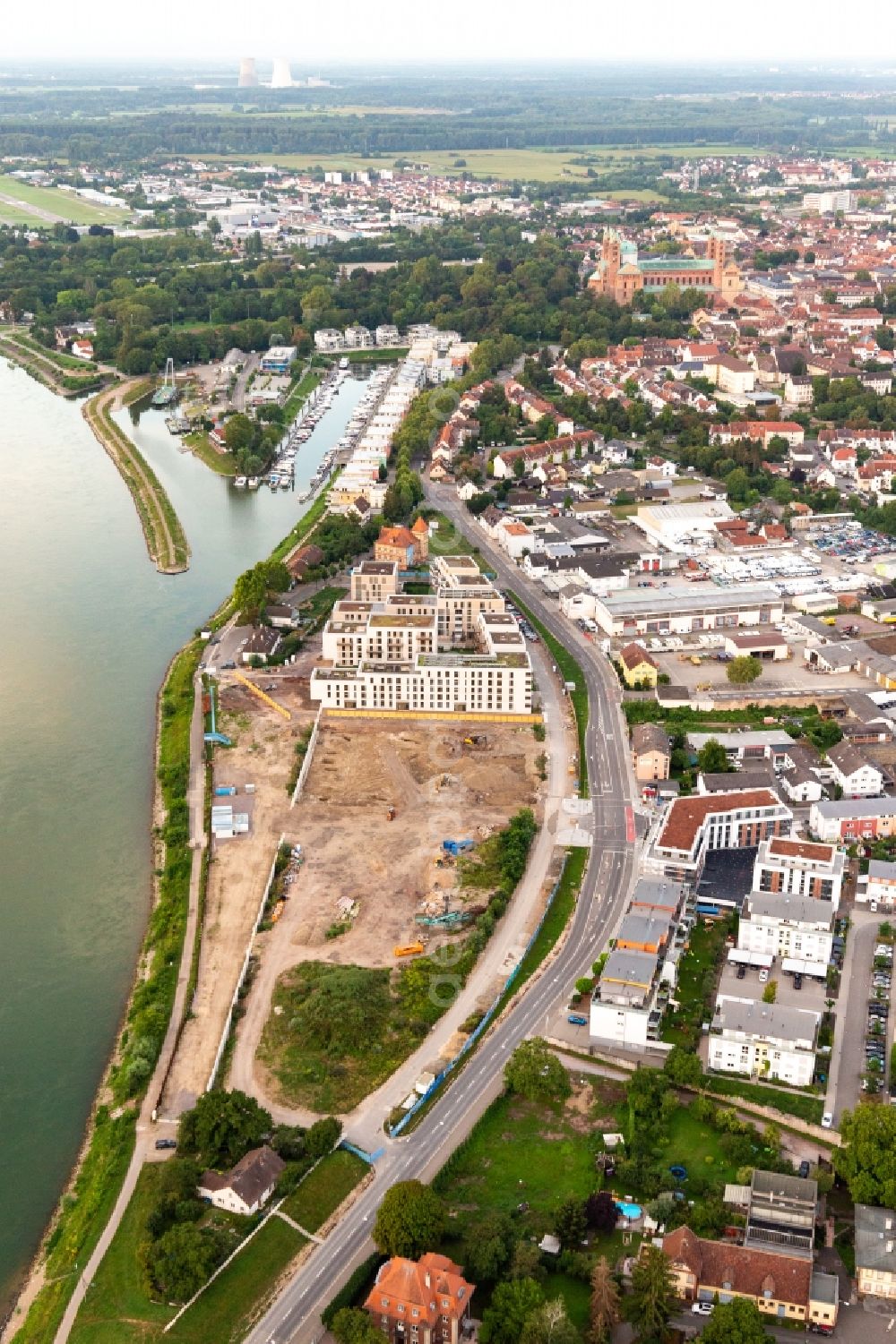 Aerial photograph Speyer - Residential and commercial building in the development area on the riverside Rhine: Alte Ziegelei / Franz-Kirmeier-Strasse in Speyer in the state Rhineland-Palatinate, Germany