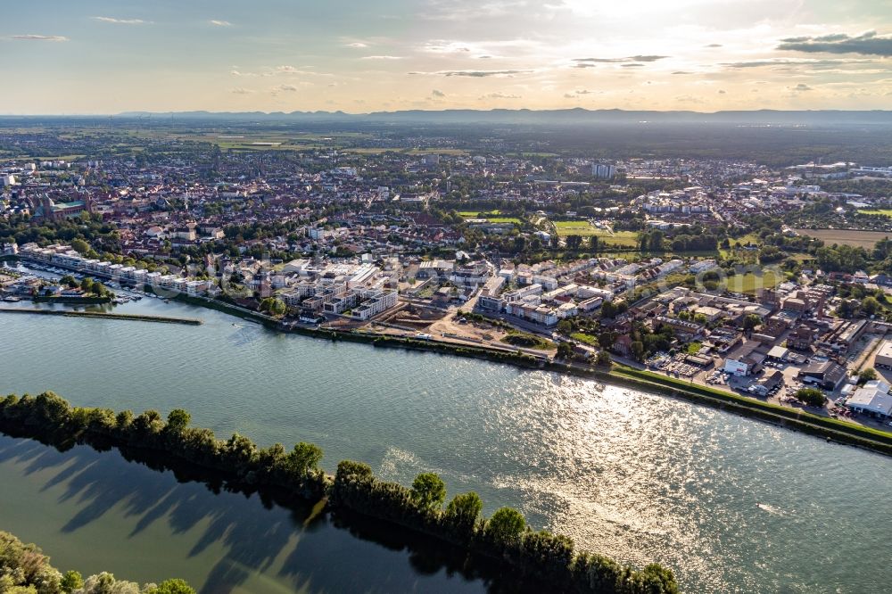 Speyer from the bird's eye view: Residential and commercial building in the development area on the riverside Rhine: Alte Ziegelei / Franz-Kirmeier-Strasse in Speyer in the state Rhineland-Palatinate, Germany
