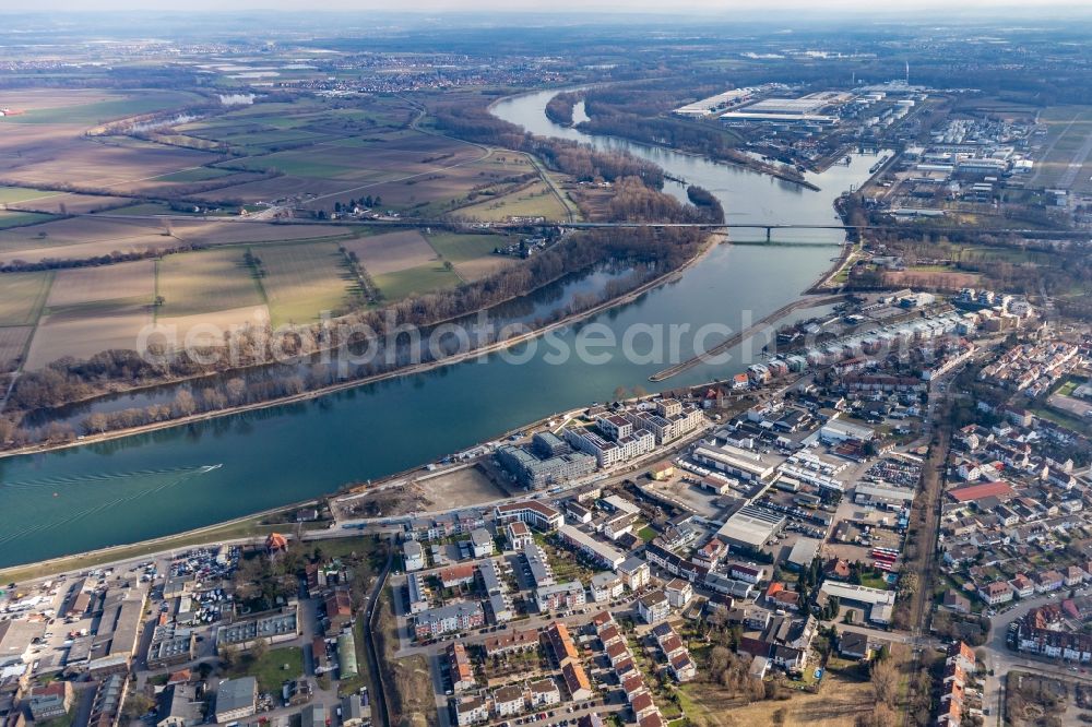 Aerial photograph Speyer - Pleasure boat marina with docks and moorings on the shore area of the Rhine in Speyer in the state Rhineland-Palatinate, Germany