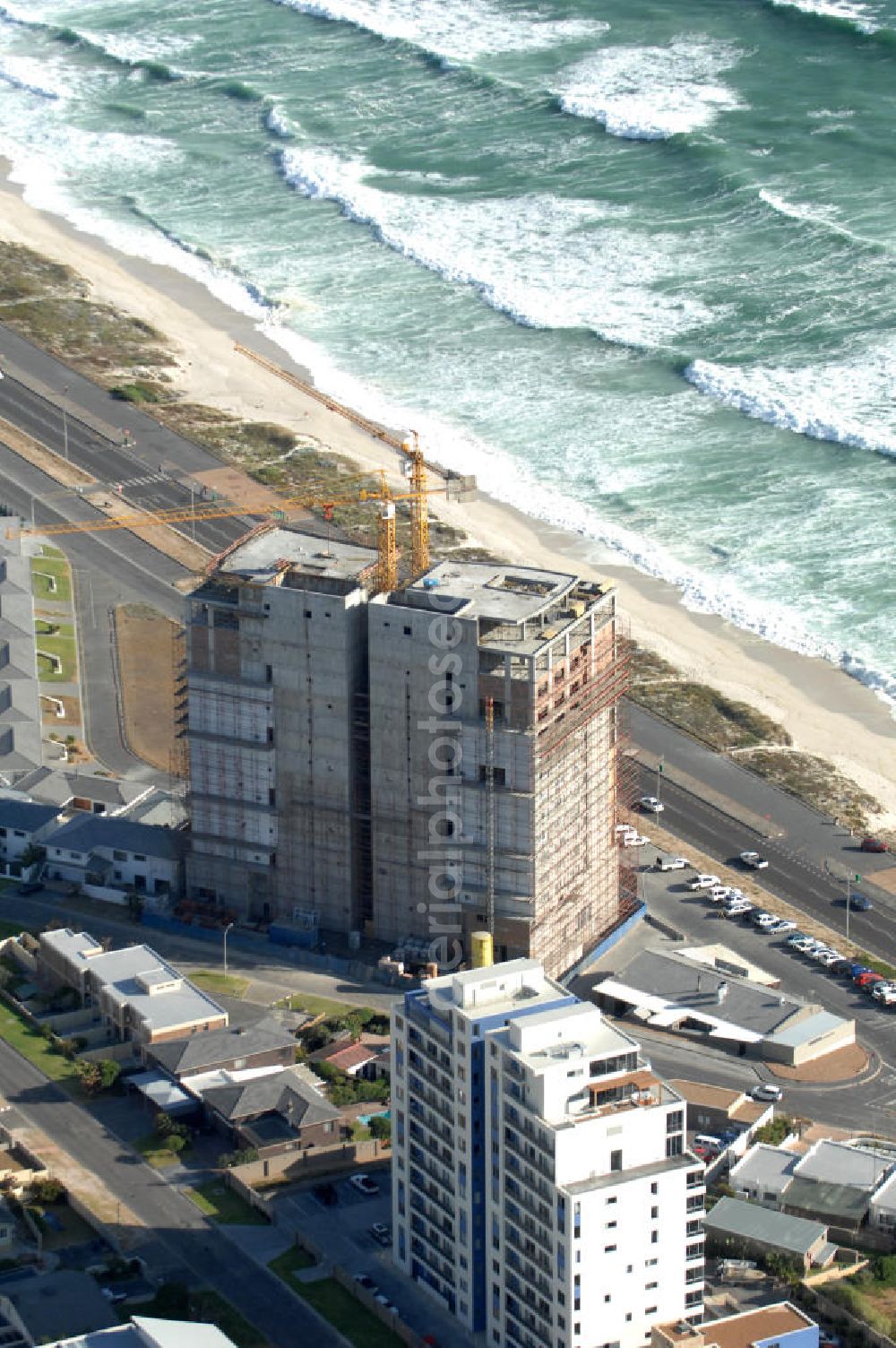 Kapstadt from the bird's eye view: Construction site in the residental area on Blouberg Beach in Cape Town, South Africa