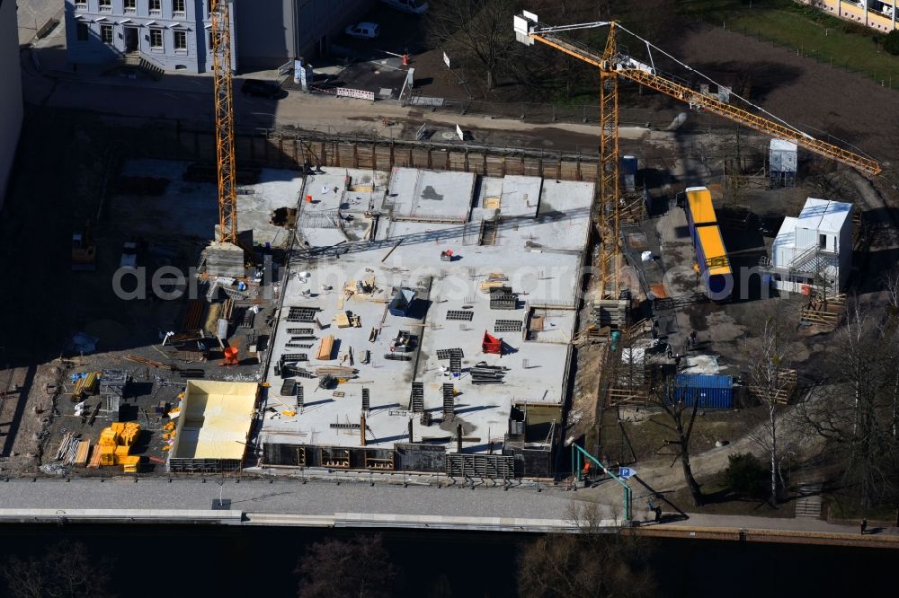 Potsdam from the bird's eye view: Residential construction site with multi-family housing development- on the Brauerstrasse - Am Alten Markt on river Alte Fahrt in the district Innenstadt in Potsdam in the state Brandenburg, Germany
