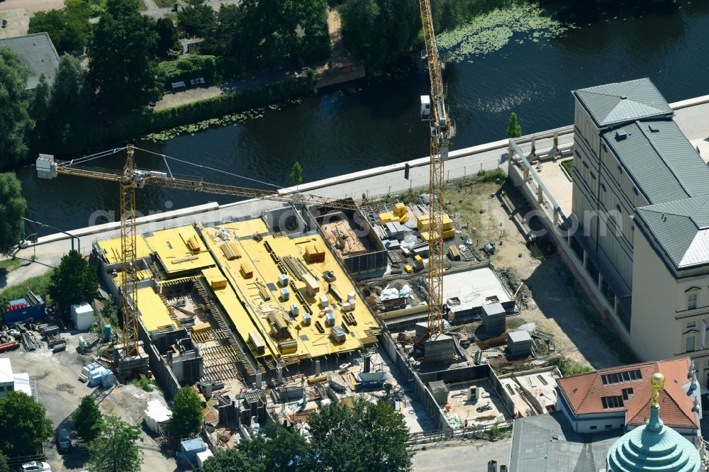 Aerial photograph Potsdam - Residential construction site with multi-family housing development- on the Brauerstrasse - Am Alten Markt on river Alte Fahrt in the district Innenstadt in Potsdam in the state Brandenburg, Germany