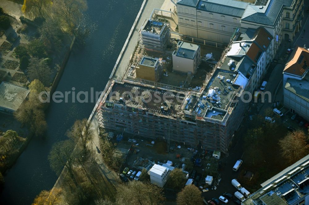 Aerial image Potsdam - Residential construction site with multi-family housing development- on the Brauerstrasse - Am Alten Markt on river Alte Fahrt in the district Innenstadt in Potsdam in the state Brandenburg, Germany