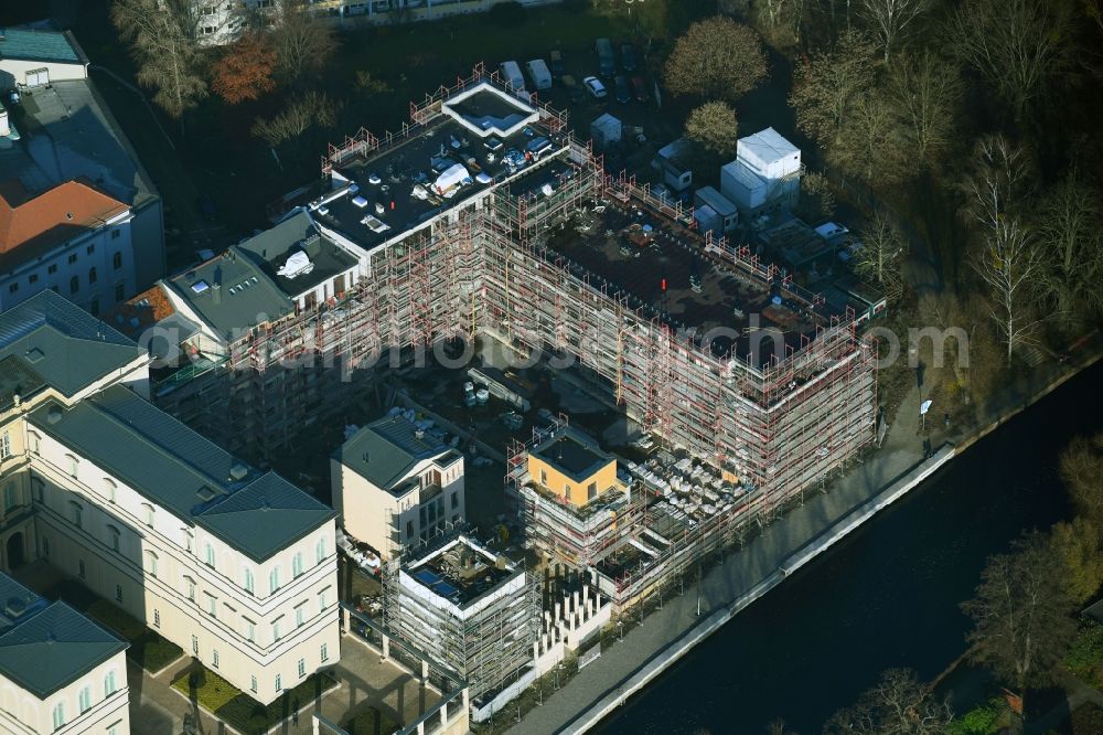 Aerial image Potsdam - Residential construction site with multi-family housing development- on the Brauerstrasse - Am Alten Markt on river Alte Fahrt in the district Innenstadt in Potsdam in the state Brandenburg, Germany
