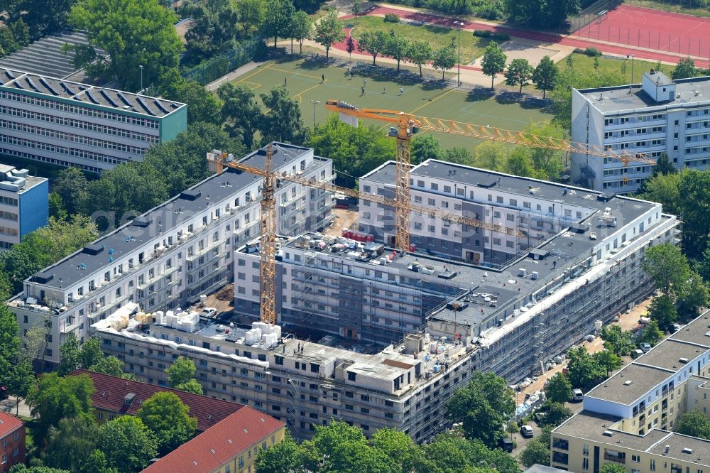 Aerial photograph Berlin - Residential construction site with multi-family housing development- on the Goeckestrasse in the district Hohenschoenhausen in Berlin, Germany