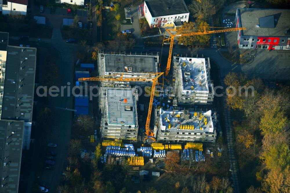Berlin from the bird's eye view: Residential construction site with multi-family housing development- on Kummerower Ring in the district Kaulsdorf in Berlin, Germany