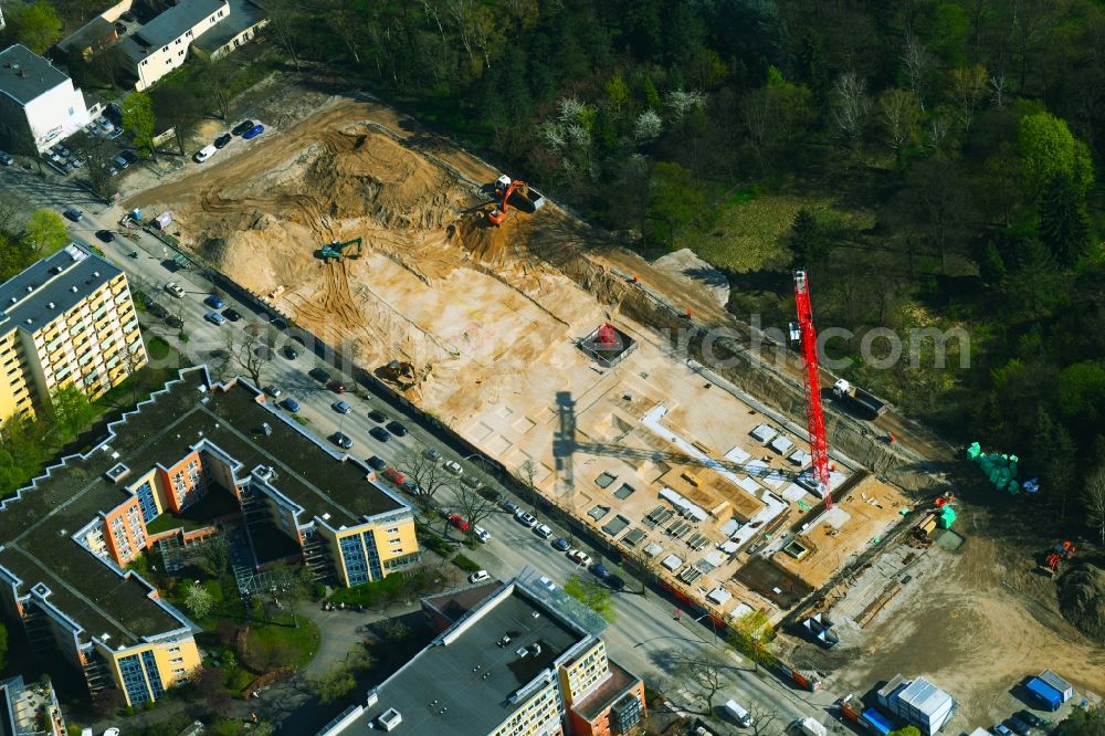 Berlin from the bird's eye view: Residential construction site with multi-family housing development- on the Mariendorfer Weg in the district Neukoelln in Berlin, Germany