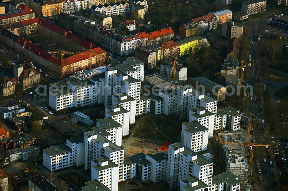 Aerial photograph Berlin - Residential construction site with multi-family housing development- on the Ringstrasse in the prefabricated high-rise housing estate on Rathausstrasse in the district Mariendorf in Berlin, Germany