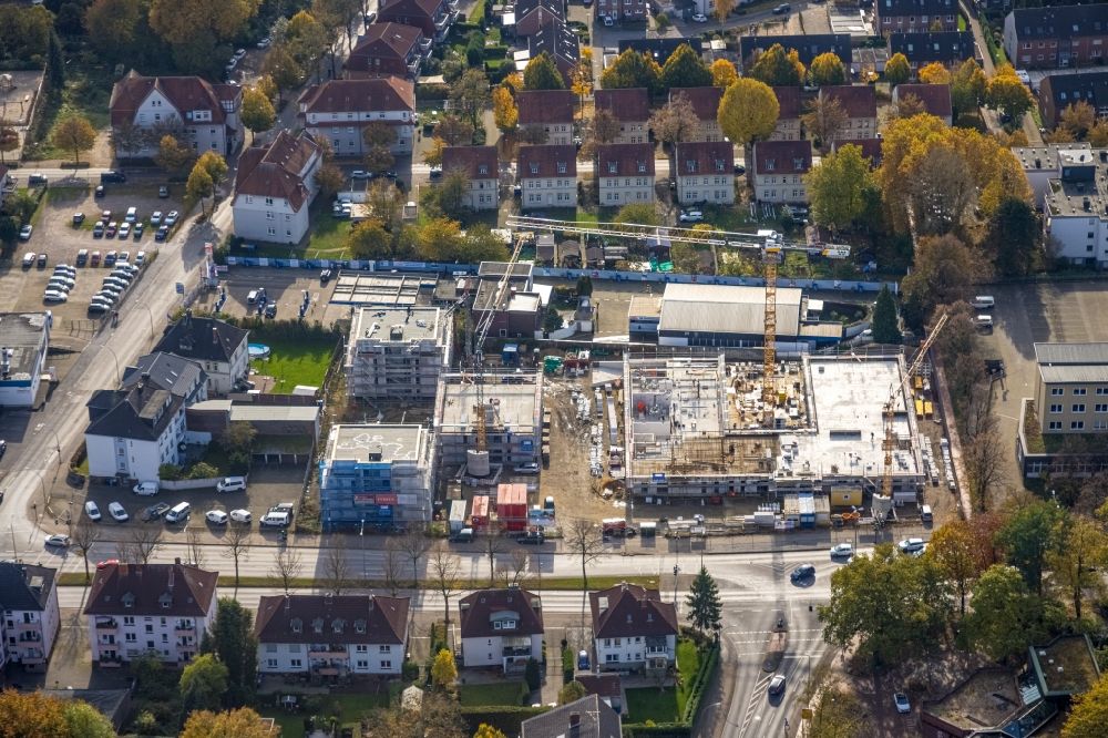 Gladbeck from the bird's eye view: Residential construction site with multi-family housing development- and retirement home of the project SCHOeNES LEBEN Gladbeck on Wilhelmstrasse in Gladbeck at Ruhrgebiet in the state North Rhine-Westphalia, Germany