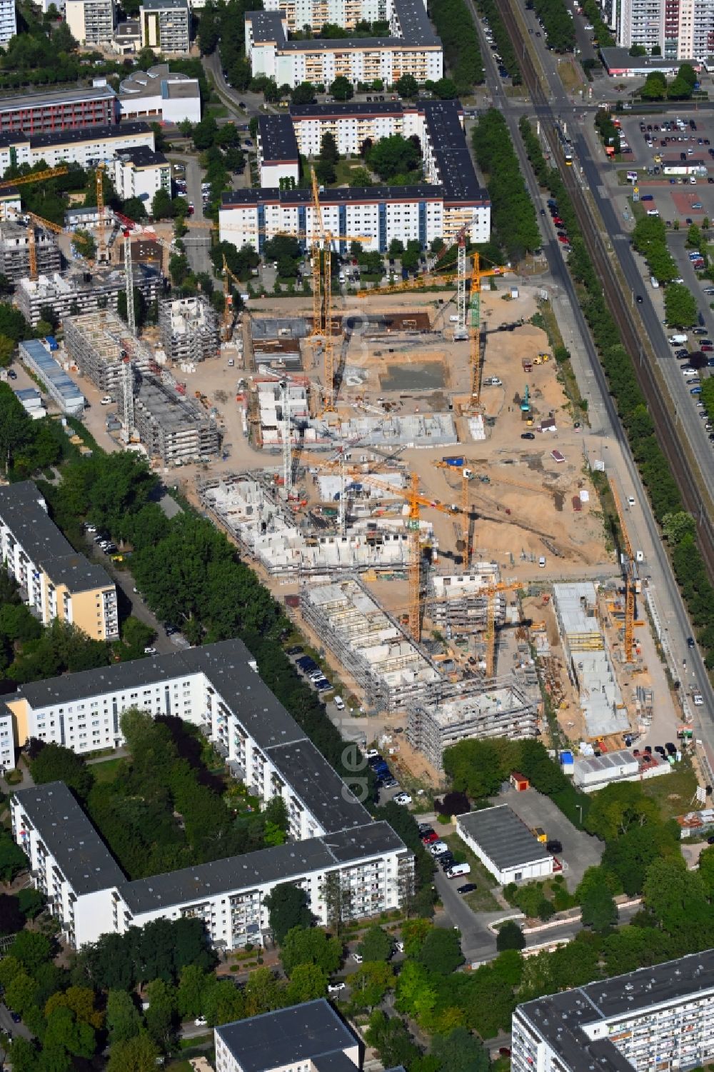 Aerial image Berlin - Residential construction site with multi-family housing development Stadtgut on Zossener Strasse corner Havellaender Ring in the district Hellersdorf in Berlin, Germany