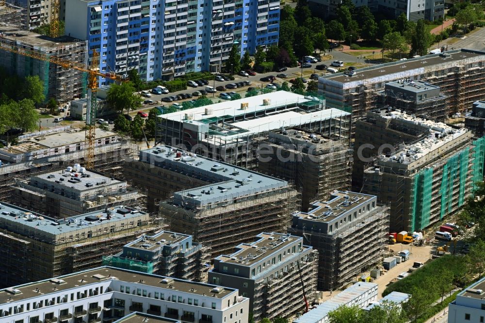 Berlin from above - Residential construction site with multi-family housing development Stadtgut on Zossener Strasse corner Havellaender Ring in the district Hellersdorf in Berlin, Germany