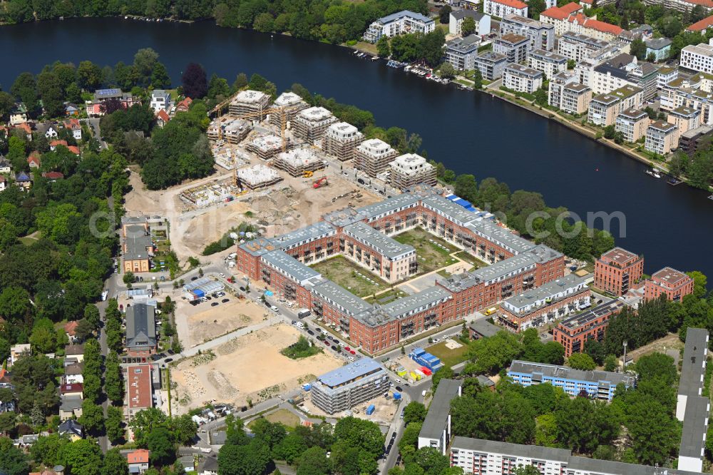 Aerial image Berlin - Residential construction site with multi-family housing development- Wasserstadt Spindlersfeld on street Ottomar-Geschke-Strasse in the district Koepenick in Berlin, Germany
