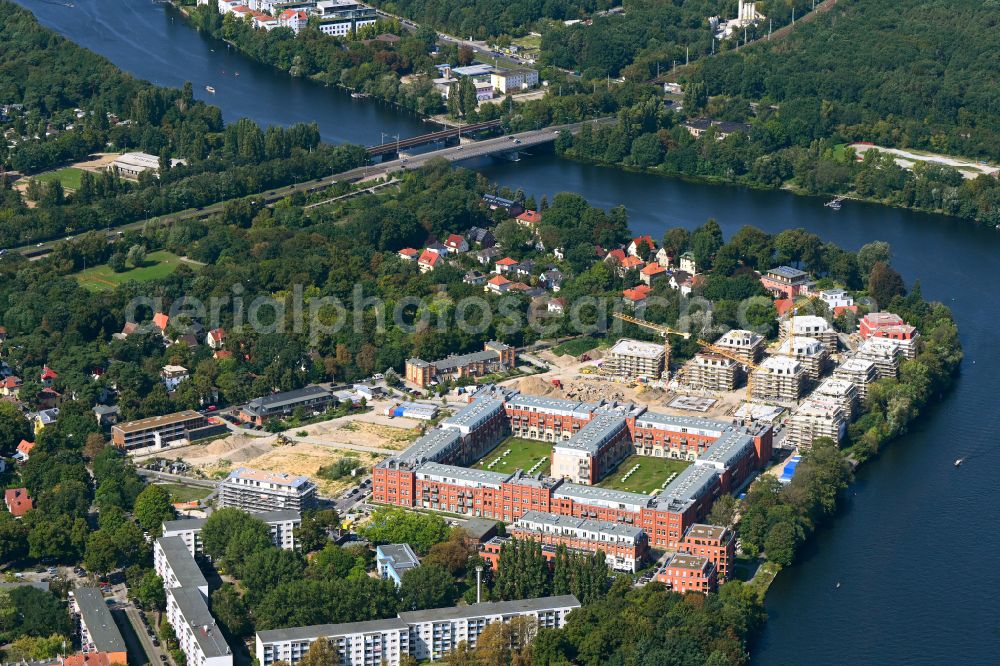 Aerial photograph Berlin - Residential construction site with multi-family housing development- Wasserstadt Spindlersfeld on street Ottomar-Geschke-Strasse in the district Koepenick in Berlin, Germany