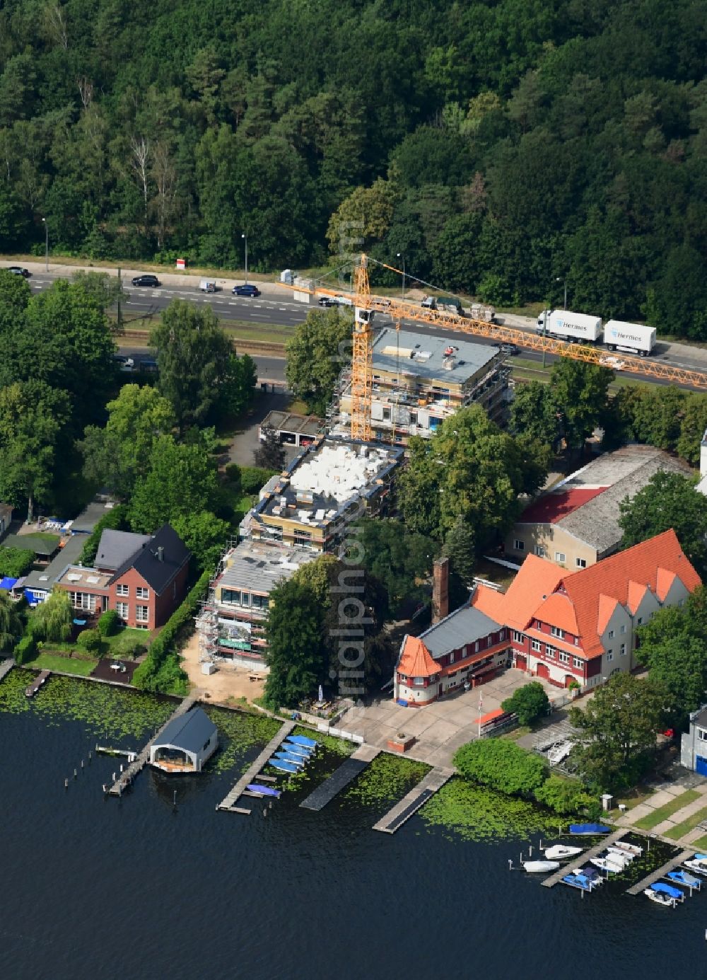 Berlin from the bird's eye view: Residential construction site with multi-family housing development- on the An of Wuhlheide in the district Oberschoeneweide in Berlin, Germany