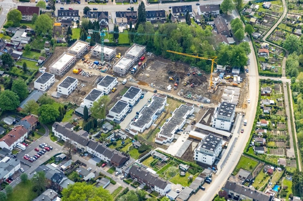 Aerial image Gladbeck - Residential area construction site of a mixed development with multi-family houses and single-family houses- New building on the premises Alter Sportplatz - Rosenhuegel on Otto-Hue-Strasse in the district Brauck-Rosenhuegel in Gladbeck at Ruhrgebiet in the state North Rhine-Westphalia, Germany