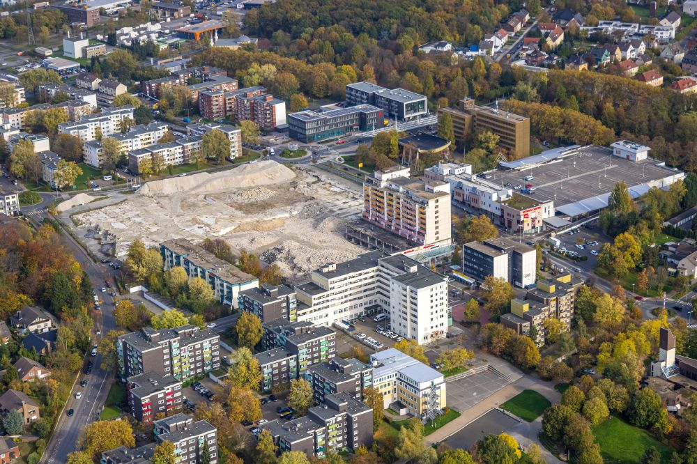 Bergkamen from the bird's eye view: Construction site for the demolition of the building complex of the Turmarkaden shopping center on Toeddinghauser Strasse in the district of Weddinghofen in Bergkamen in the Ruhr area in the state of North Rhine-Westphalia, Germany