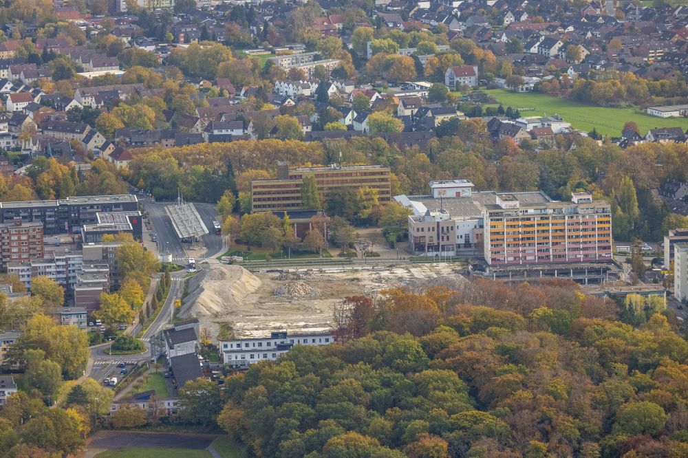 Aerial photograph Bergkamen - Construction site for the demolition of the building complex of the Turmarkaden shopping center on Toeddinghauser Strasse in the district of Weddinghofen in Bergkamen in the Ruhr area in the state of North Rhine-Westphalia, Germany
