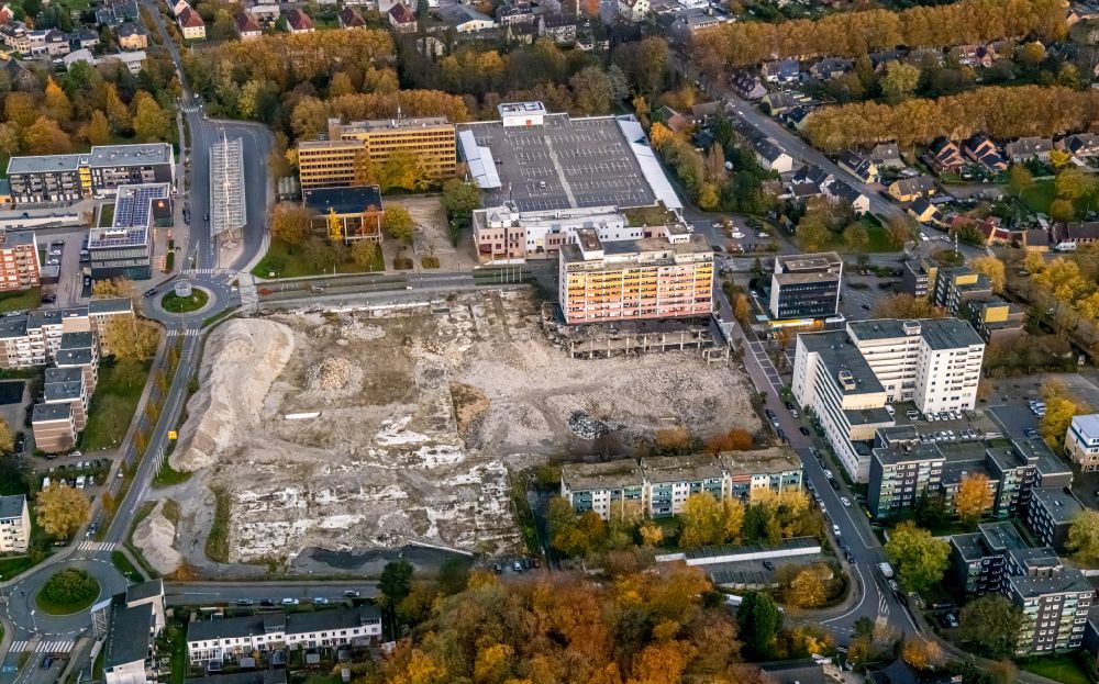 Aerial image Bergkamen - Construction site for the demolition of the building complex of the Turmarkaden shopping center on Toeddinghauser Strasse in the district of Weddinghofen in Bergkamen in the Ruhr area in the state of North Rhine-Westphalia, Germany
