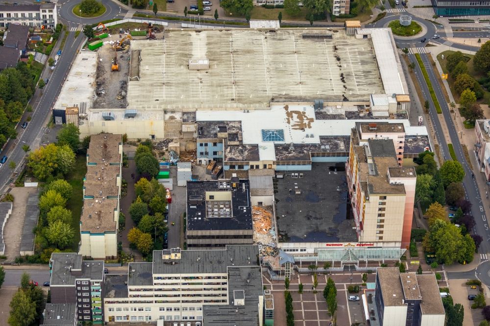 Aerial photograph Bergkamen - Construction site to demolish the disused building complex of the former shopping center Turmarkaden between Toeddinghauser Strasse and Gedaechtnisstrasse in the district Weddinghofen in Bergkamen in the state North Rhine-Westphalia, Germany