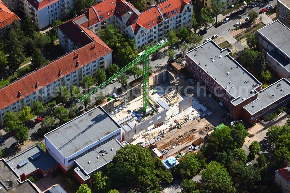 Berlin from above - Construction site for the new building Aufenthaltshaus of Dunant-Grundschule on Gritznerstrasse - Treitschkestrasse in the district Steglitz in Berlin, Germany