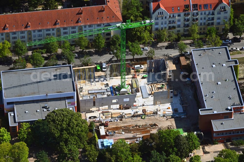 Aerial photograph Berlin - Construction site for the new building Aufenthaltshaus of Dunant-Grundschule on Gritznerstrasse - Treitschkestrasse in the district Steglitz in Berlin, Germany