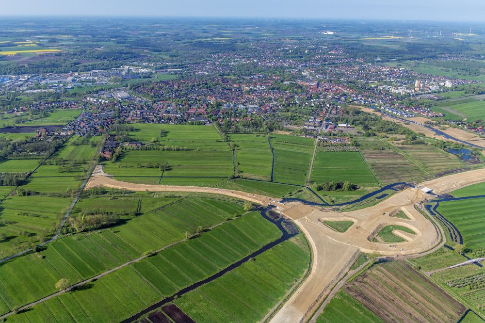 Buxtehude from above - Construction site for new construction on the motorway route of the motorway A26 exit in the district Eilendorf in Buxtehude in the state of Lower Saxony, Germany