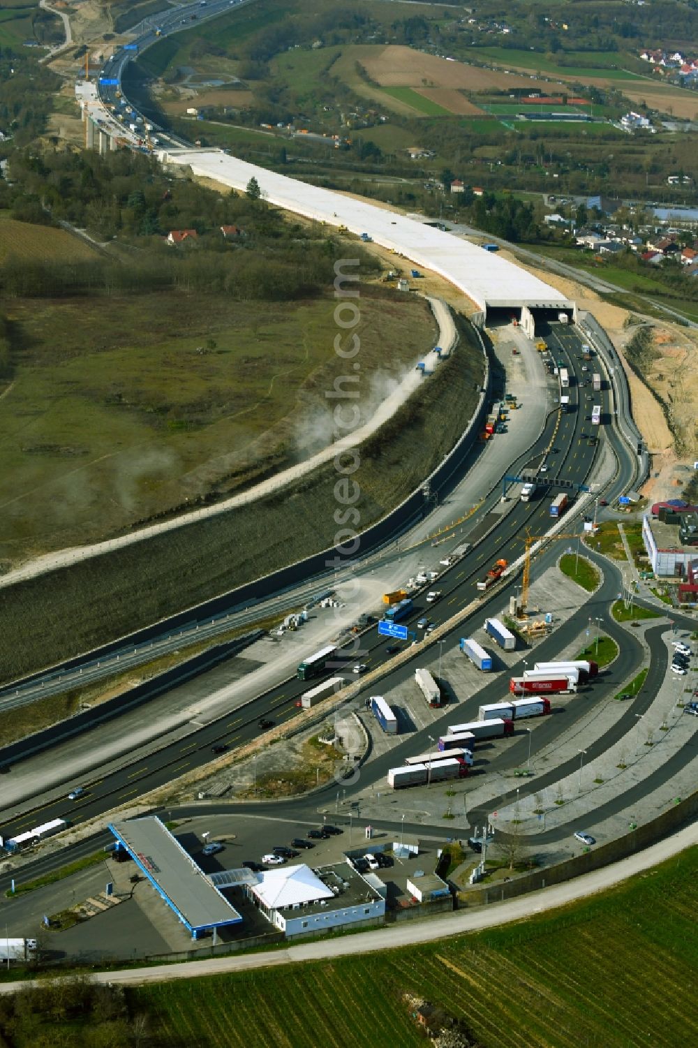 Würzburg from the bird's eye view: New construction Talbruecke Heidingsfeld of the motorway route of the BAB3 in the district Heidingsfeld in Wuerzburg in the state Bavaria, Germany