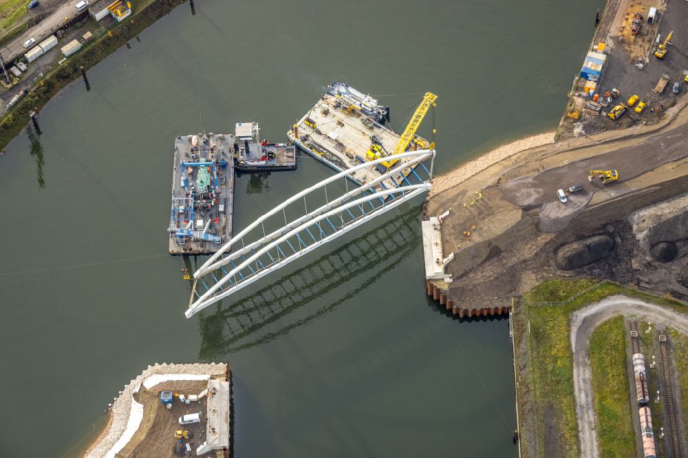 Aerial image Duisburg - Construction site for the construction of the new bridge structure to the Duisburg Gateway Terminal (DGT) in the port on the Pontwert street in the Ruhrort district in Duisburg in the Ruhr area in the state North Rhine-Westphalia, Germany