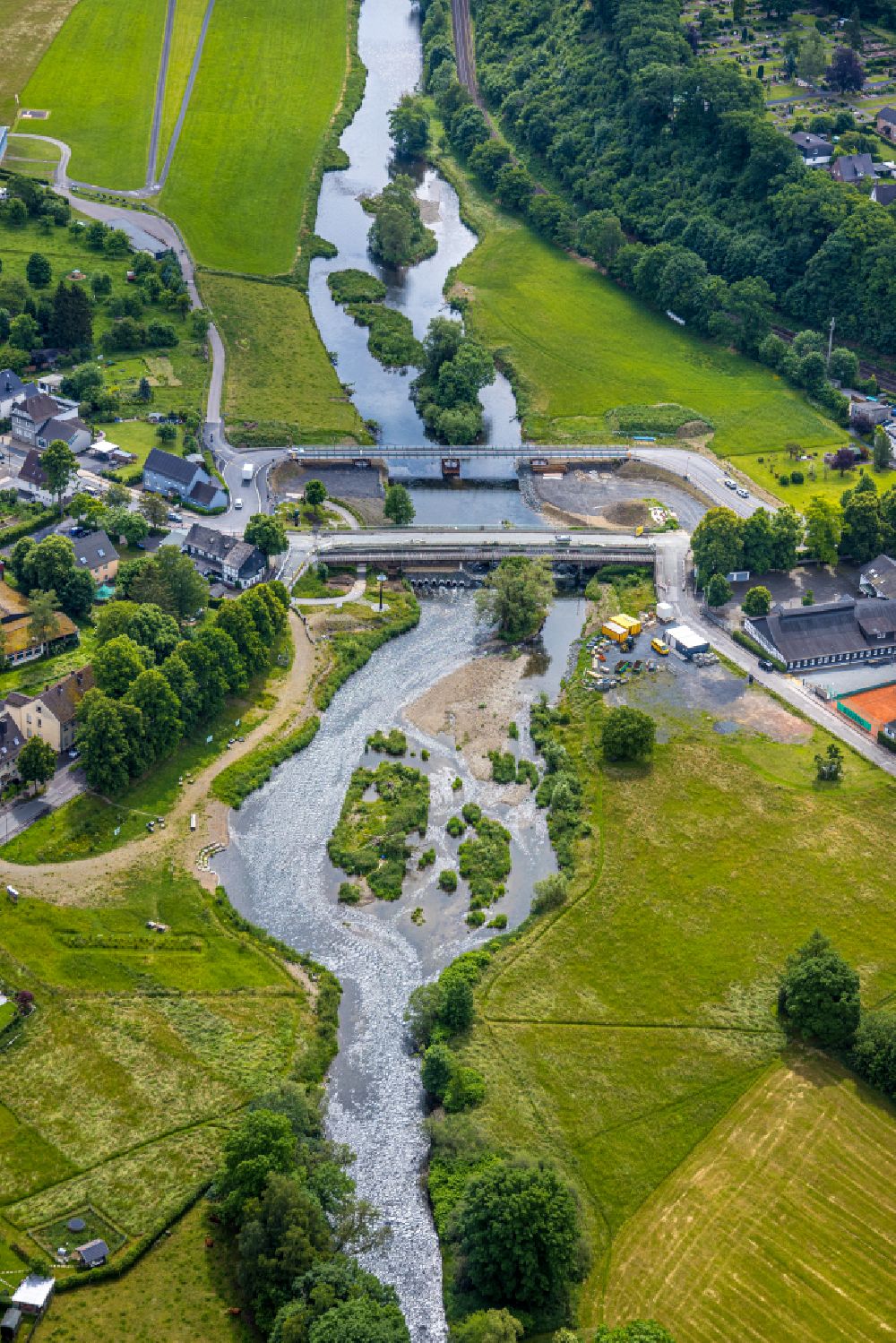 Oeventrop from above - New construction of the bridge structure Dinscheder Bruecke over the Ruhr river in Oeventrop at Sauerland in the state North Rhine-Westphalia, Germany