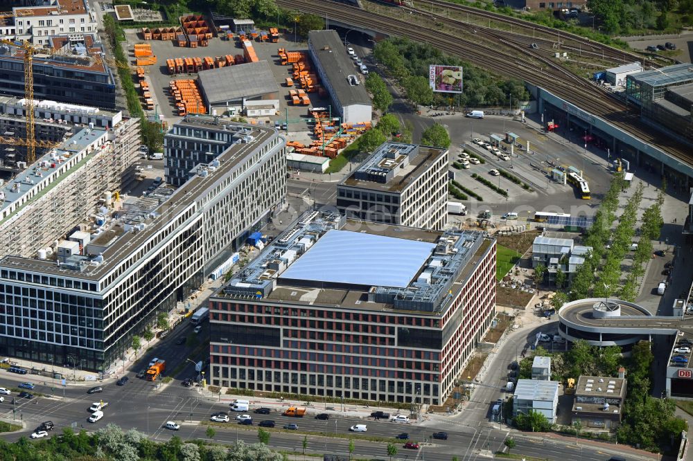 Aerial photograph Berlin - Construction site for the new building of an Office building - Ensemble EDGE Suedkreuz Berlin on street Sachsendamm in the district Schoeneberg in Berlin, Germany
