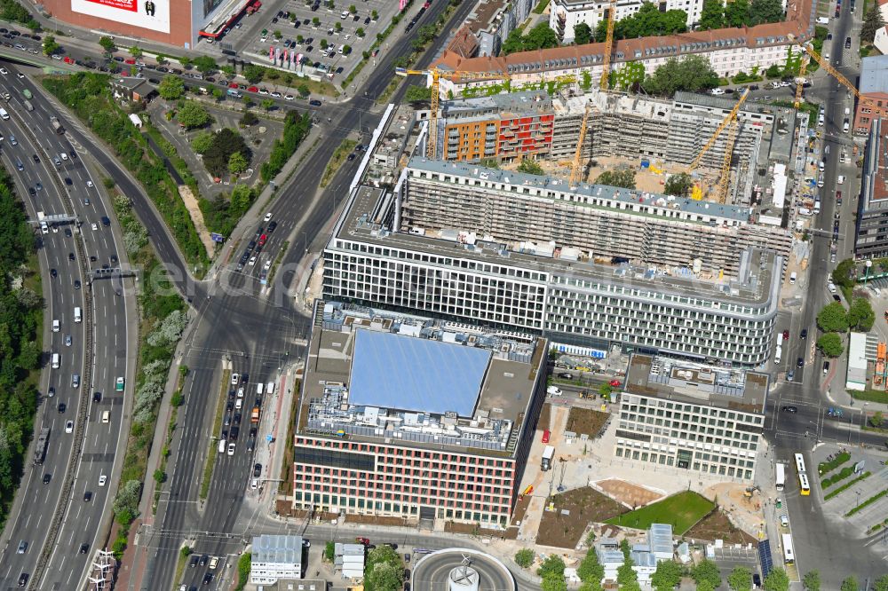 Berlin from above - Construction site for the new building of an Office building - Ensemble EDGE Suedkreuz Berlin on street Sachsendamm in the district Schoeneberg in Berlin, Germany