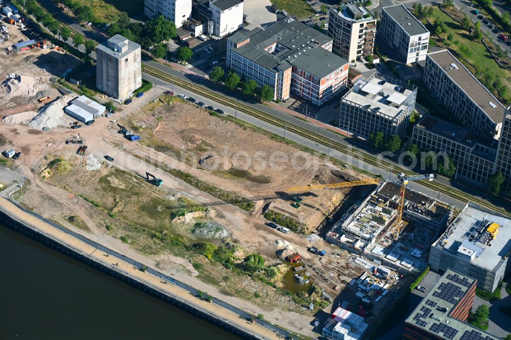 Aerial photograph Bremen - Construction site for the new building of an Office building - Ensemble on street Auf der Muggenburg in the district Ueberseestadt in Bremen, Germany