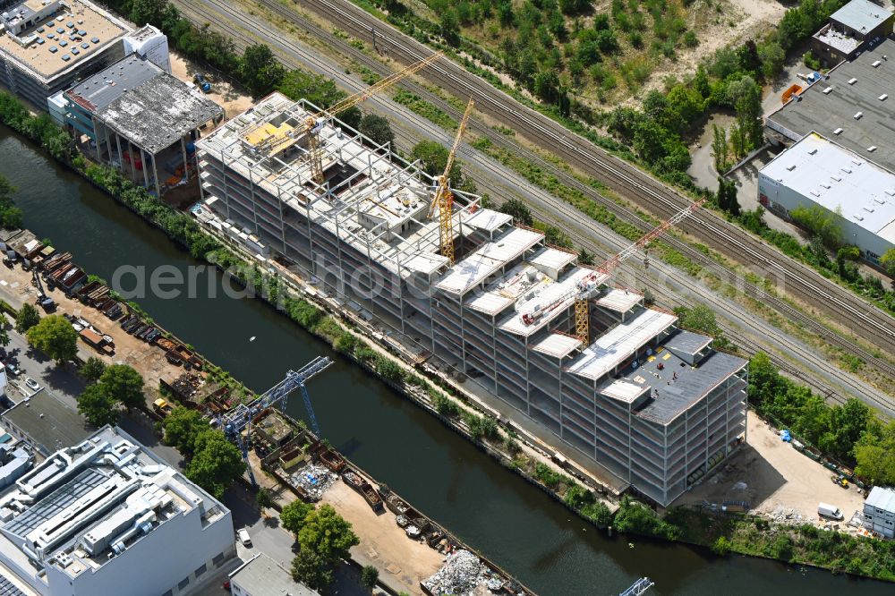 Berlin from above - Construction site for the new construction of an office and commercial building ensemble The SHED - Work and Light-Industrial Campus on the Neukoellnischer Schifffahrtskanal in the development area Neue Ufer in the district Neukoelln in Berlin, Germany