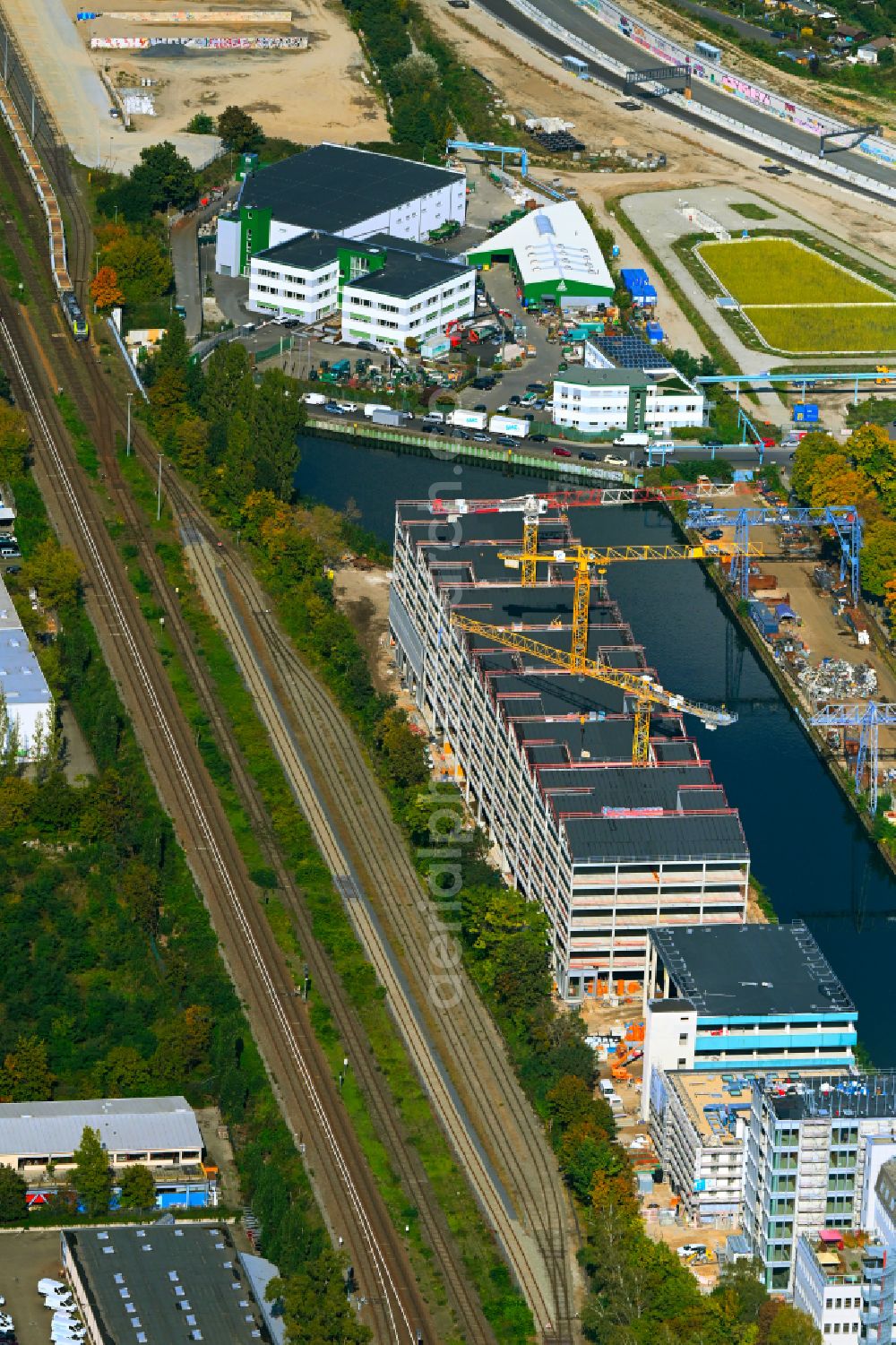 Berlin from above - Construction site for the new construction of an office and commercial building ensemble The SHED - Work and Light-Industrial Campus on the Neukoellnischer Schifffahrtskanal in the development area Neue Ufer in the district Neukoelln in Berlin, Germany
