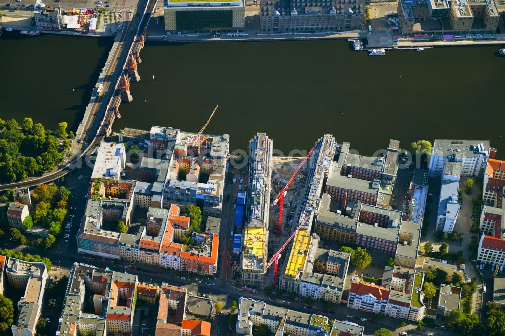 Aerial photograph Berlin - Construction site to build a new office and commercial building CUVRY CAMPUS on Cuvrystrasse - Schlesische Strasse in the district Kreuzberg in Berlin, Germany