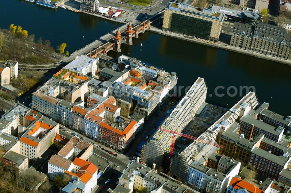 Aerial photograph Berlin - Construction site to build a new office and commercial building CUVRY CAMPUS on Cuvrystrasse - Schlesische Strasse in the district Kreuzberg in Berlin, Germany