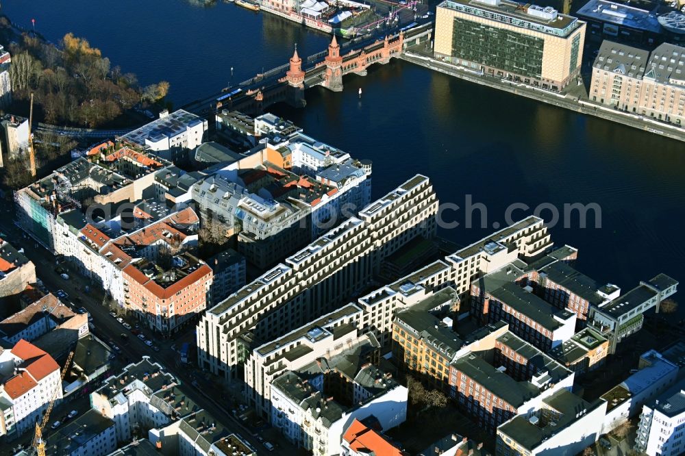 Aerial image Berlin - Construction site to build a new office and commercial building CUVRY CAMPUS on Cuvrystrasse - Schlesische Strasse in the district Kreuzberg in Berlin, Germany