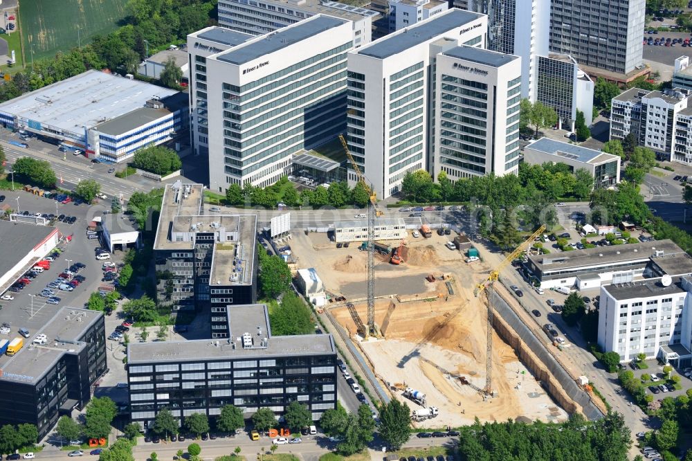 Aerial photograph Eschborn - Construction site for new office and retail building in the industrial area New Wave I Eschborn in the state of Hesse. The Phoenix Real Estate Development GmbH built by the construction company Zechbau Zech Group GmbH is a modern office building