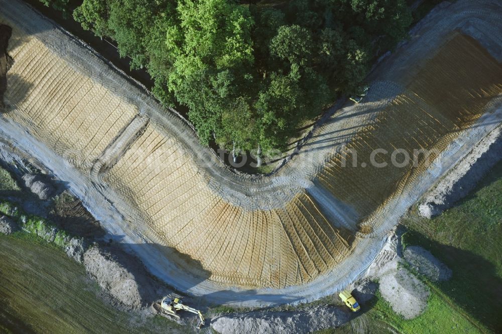Aerial photograph Pretzsch (Elbe) - Construction site of a new levee at the castle park and palace of Pretzsch (Elbe) in the state of Saxony-Anhalt. The levee is being put in place for protection against flooding and high tide of the river Elbe