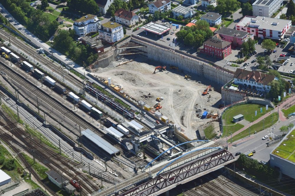Aerial photograph Weil am Rhein - New construction of the building complex of the shopping center Dreilaendergalerie at the Peace Bridge and the railway station in Weil am Rhein in the state Baden-Wurttemberg, Germany