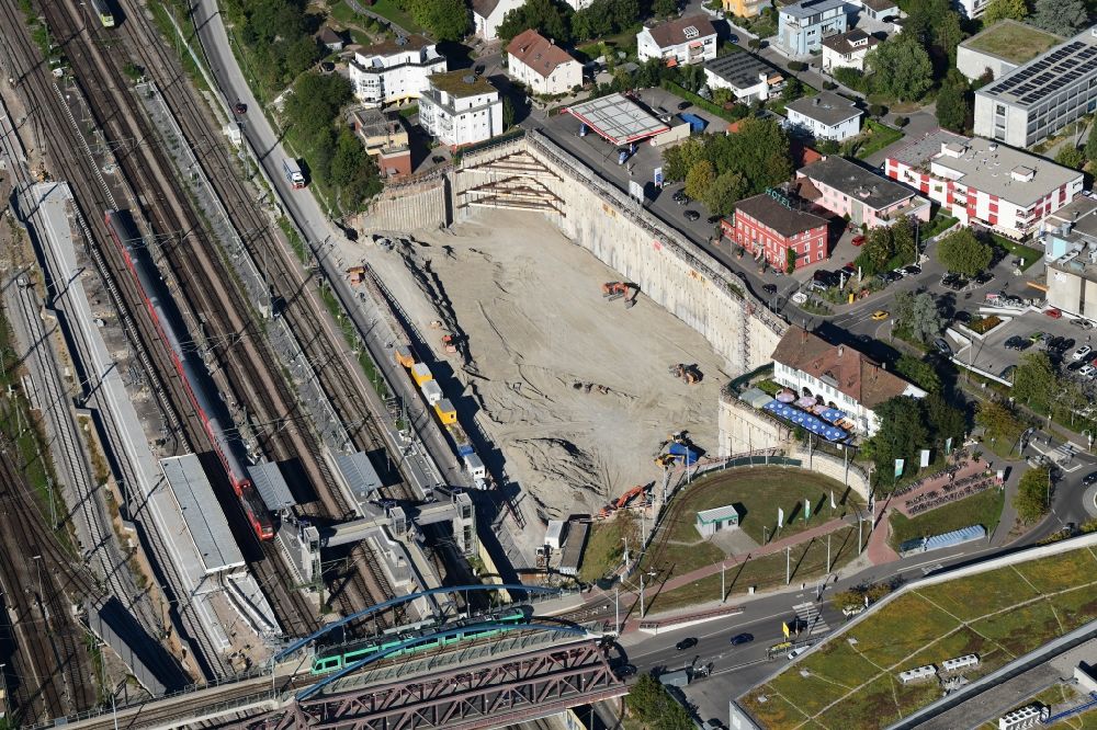 Aerial photograph Weil am Rhein - New construction of the building complex of the shopping center Dreilaendergalerie at the Peace Bridge and the railway station in Weil am Rhein in the state Baden-Wurttemberg, Germany