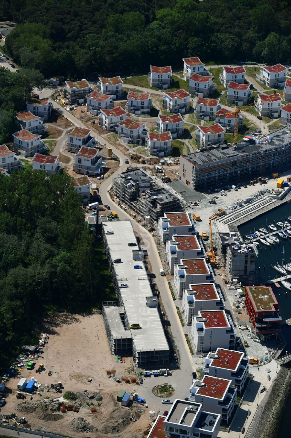 Aerial photograph Travemünde - Holiday house plant of the park Priwall Waterfront along the Priwallpromenade in Luebeck in the state Schleswig-Holstein, Germany