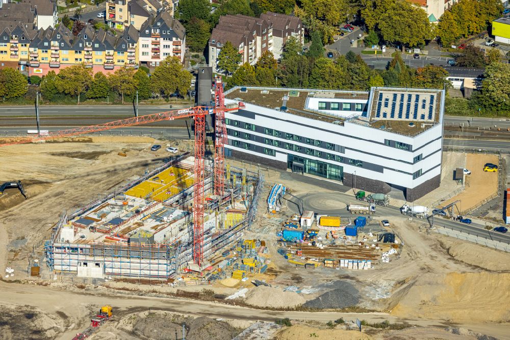 Aerial photograph Bochum - Construction site for the new building of a research building and office complex Zentrum fuer Theoretische and Integrative Neuro- and Kognitionswissenschaft (THINK) in the district Laer in Bochum at Ruhrgebiet in the state North Rhine-Westphalia, Germany