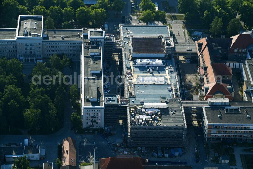 Aerial photograph Rostock - Construction site company Schaelerbau for the new building of a functional building at the Campus Schillingallee in the district Hansaviertel in Rostock in the state Mecklenburg - Western Pomerania