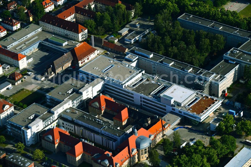 Rostock from above - Construction site company Schaelerbau for the new building of a functional building at the Campus Schillingallee in the district Hansaviertel in Rostock in the state Mecklenburg - Western Pomerania