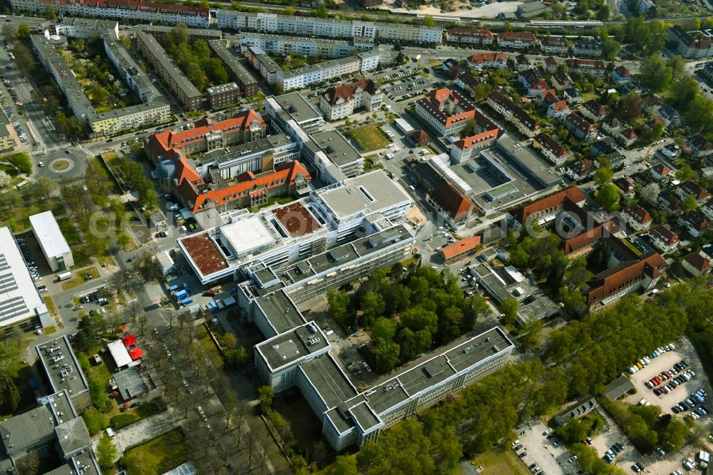 Aerial image Rostock - Construction site company Schaelerbau for the new building of a functional building at the Campus Schillingallee in the district Hansaviertel in Rostock in the state Mecklenburg - Western Pomerania