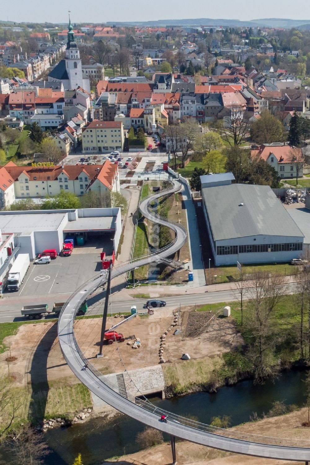 Aerial photograph Frankenberg/Sa. - Construction site for the new construction of the bicycle and pedestrian bridges about the Ufer of Flussverlaufes of Zschopau in Frankenberg/Sa. in the state Saxony, Germany