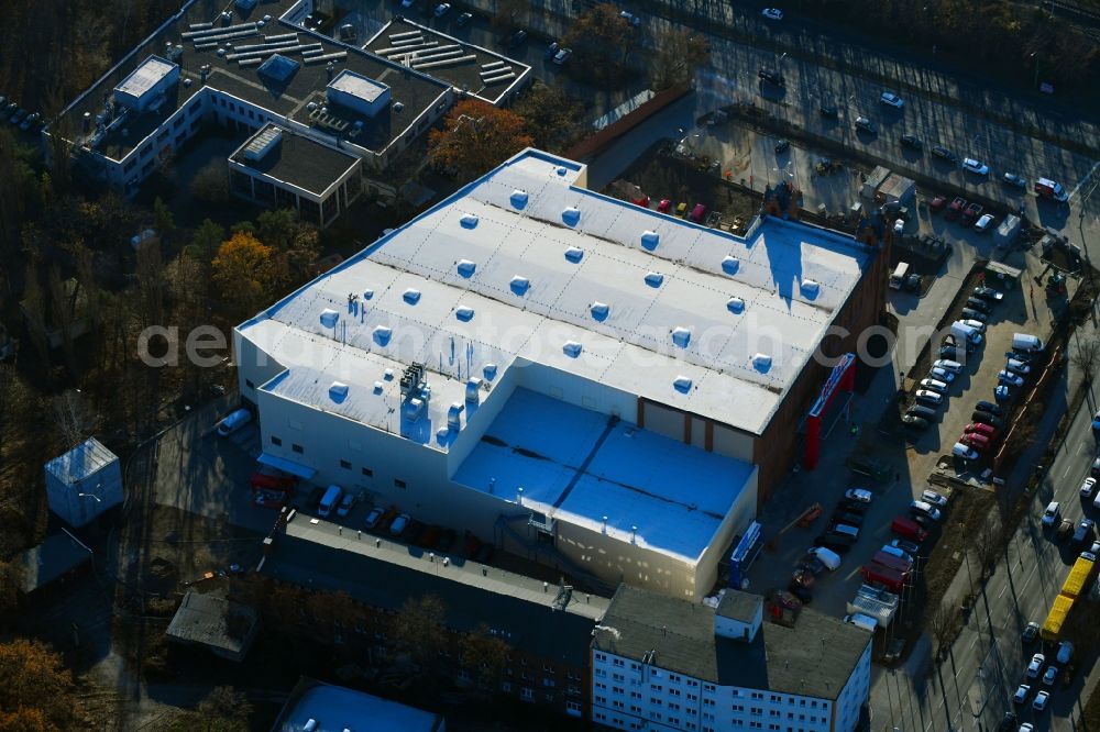 Berlin from the bird's eye view: New construction of the building complex of the shopping center in ehemaligen Fabrikgebaeude of formerly GDR Baerensiegel on Adlergestell corner Glienicker Weg in the district Adlershof in Berlin, Germany