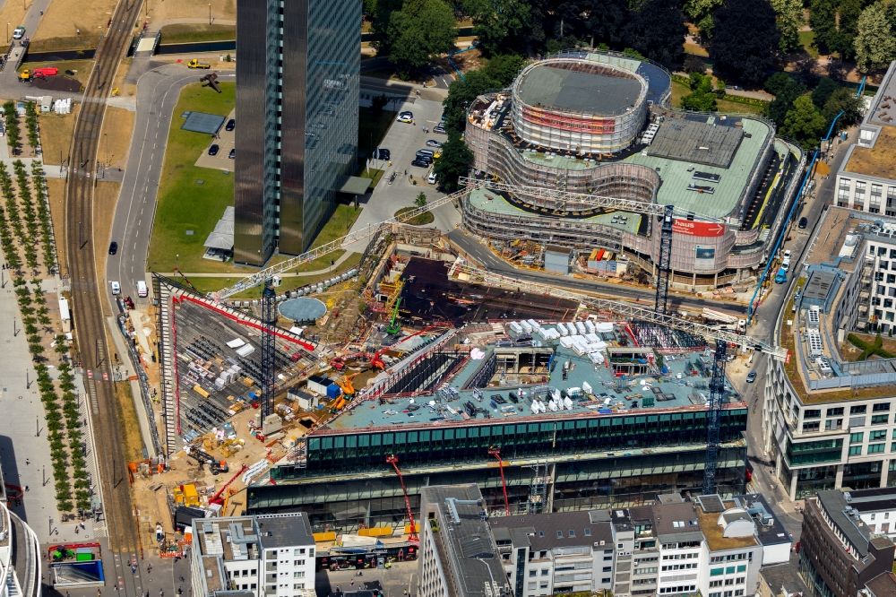 Aerial image Düsseldorf - New construction of the building complex of the shopping center Ingenhoven-Tal - Koebogen 2 on Gustaf-Gruendgens-Place in Duesseldorf in the state North Rhine-Westphalia, Germany